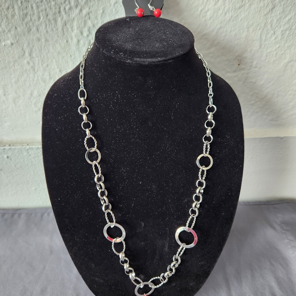 Paparazzi Silver Necklace with Red Highlights